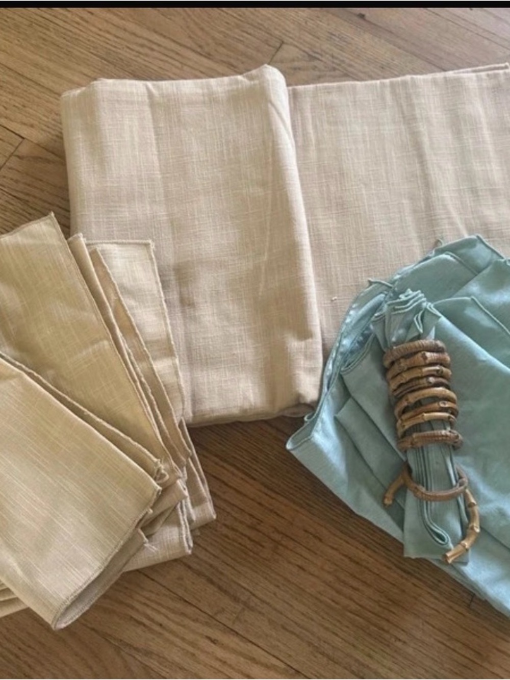 27 piece PB linen tablecloth placemat and napkin set